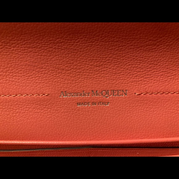 ALEXANDER McQUEEN Skull Wallet On Chain in Croc-Embossed Pink Leather - Picture 9 of 13